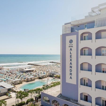 Hotel Alexandra - Beach Front - Healthy Xxl Breakfast & Brunch Until 12 30 - Parking Included Misano Adriatico Eksteriør billede