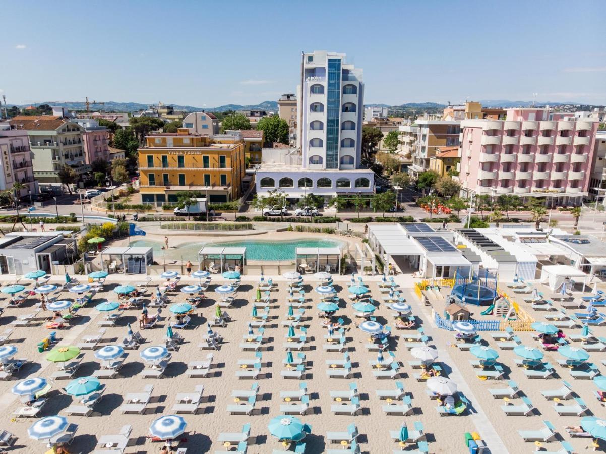 Hotel Alexandra - Beach Front - Healthy Xxl Breakfast & Brunch Until 12 30 - Parking Included Misano Adriatico Eksteriør billede