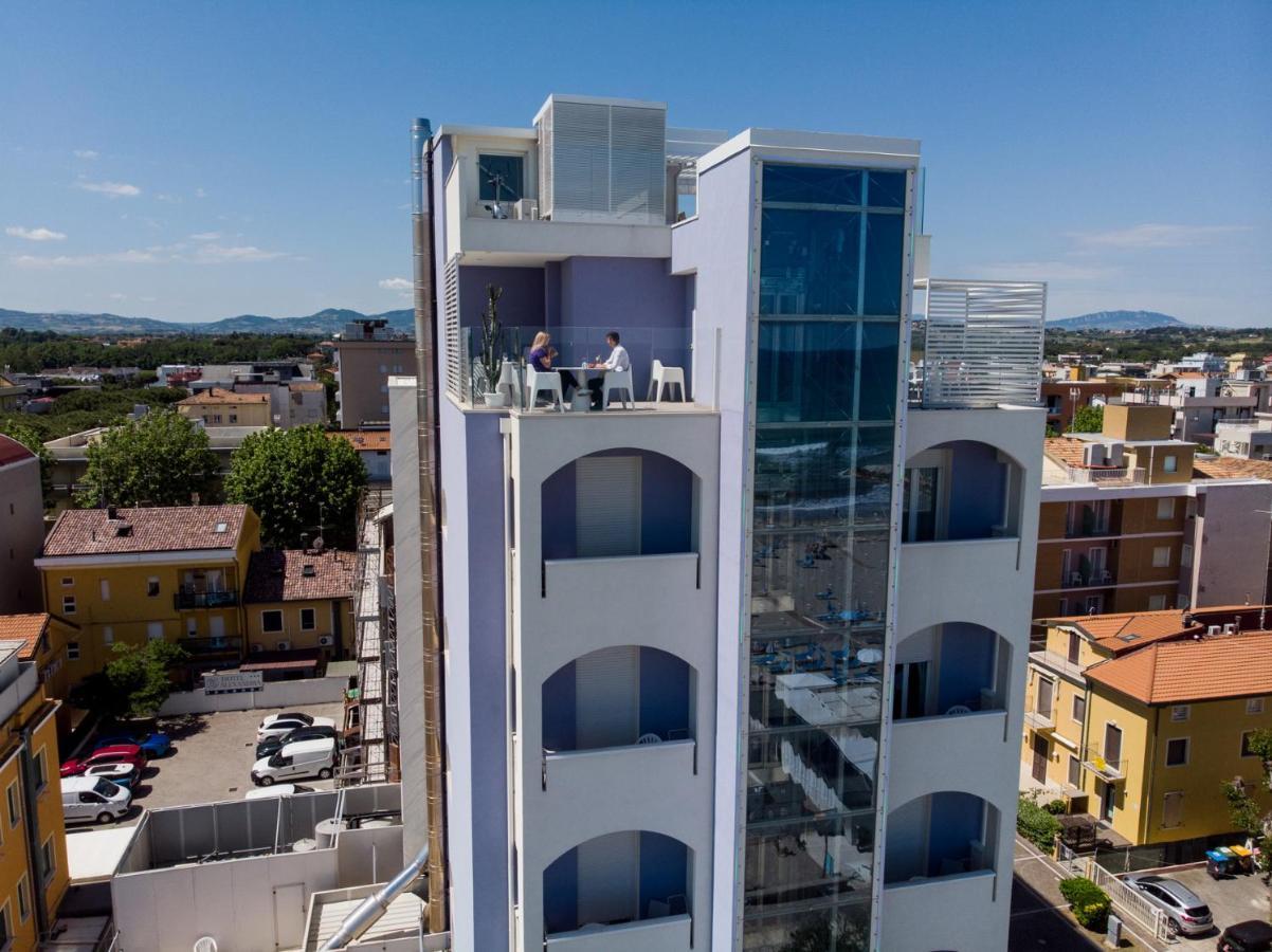 Hotel Alexandra - Beach Front - Healthy Xxl Breakfast & Brunch Until 12 30 - Parking Included Misano Adriatico Eksteriør billede