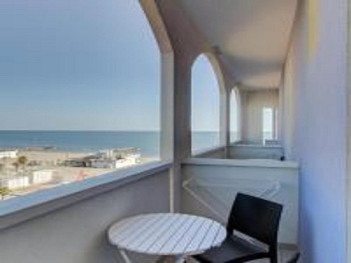 Hotel Alexandra - Beach Front - Healthy Xxl Breakfast & Brunch Until 12 30 - Parking Included Misano Adriatico Eksteriør billede