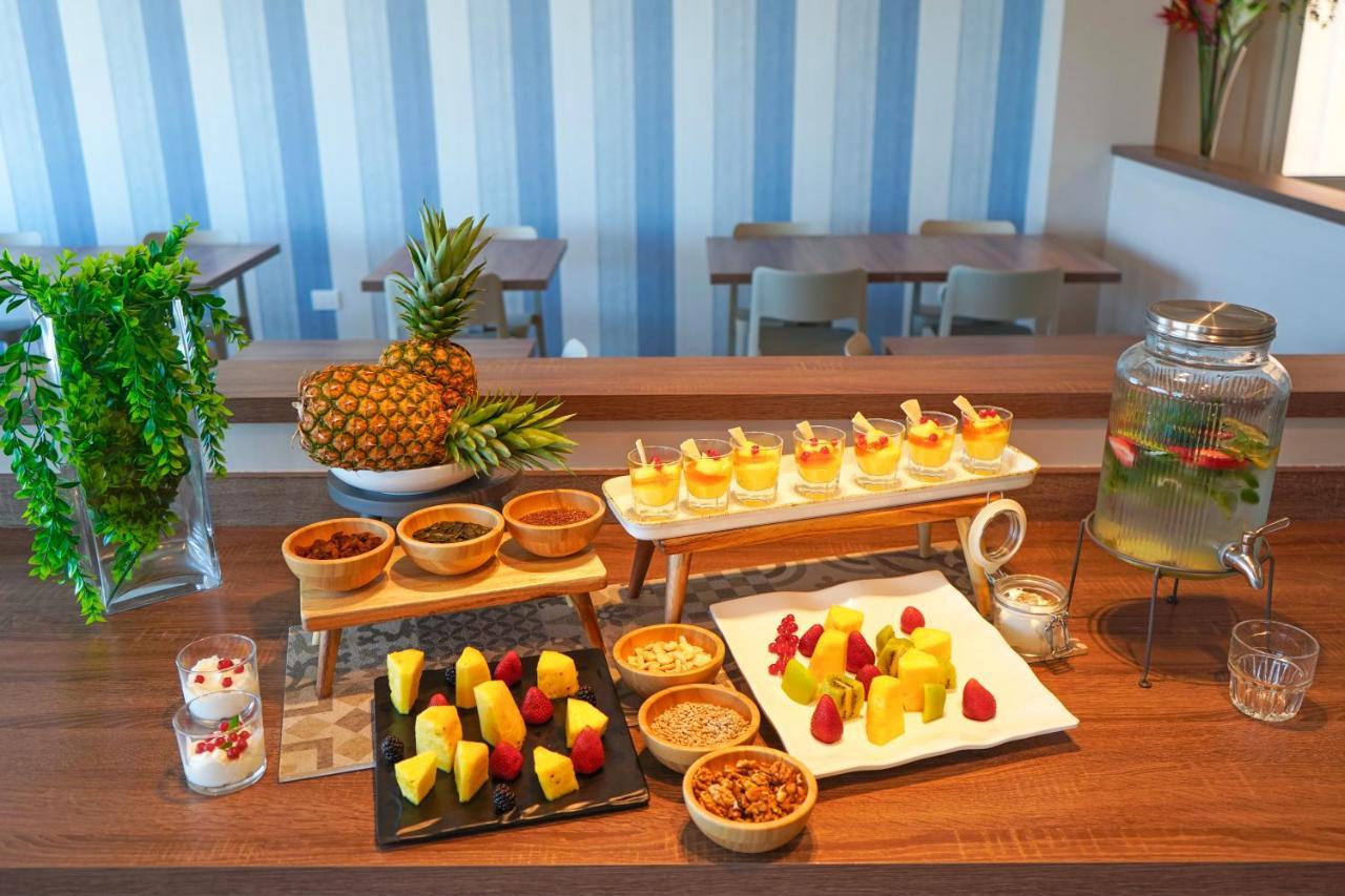 Hotel Alexandra - Beach Front - Healthy Xxl Breakfast & Brunch Until 12 30 - Parking Included Misano Adriatico Eksteriør billede