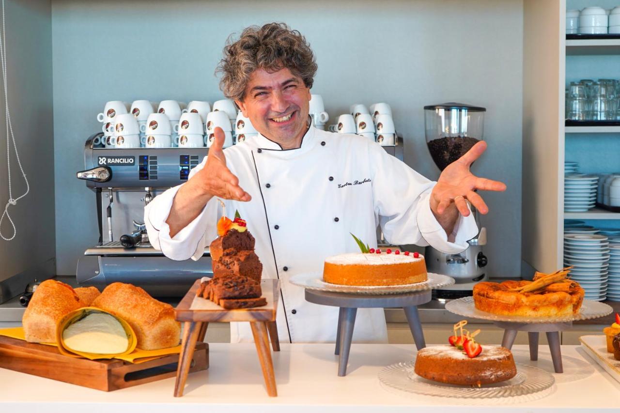 Hotel Alexandra - Beach Front - Healthy Xxl Breakfast & Brunch Until 12 30 - Parking Included Misano Adriatico Eksteriør billede