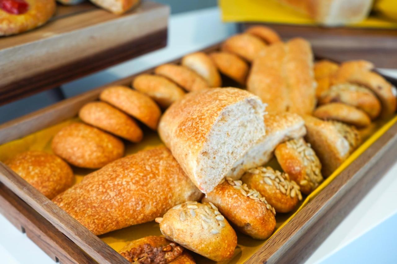 Hotel Alexandra - Beach Front - Healthy Xxl Breakfast & Brunch Until 12 30 - Parking Included Misano Adriatico Eksteriør billede