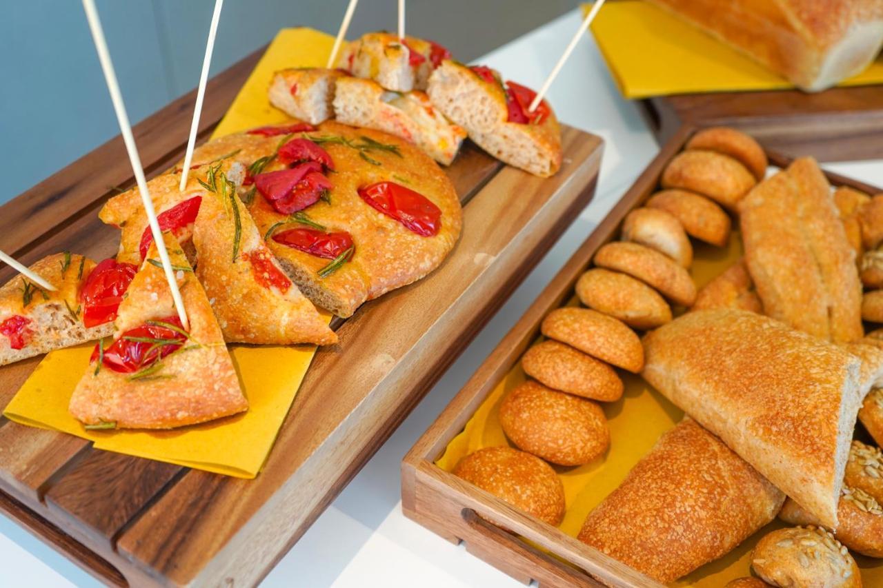 Hotel Alexandra - Beach Front - Healthy Xxl Breakfast & Brunch Until 12 30 - Parking Included Misano Adriatico Eksteriør billede