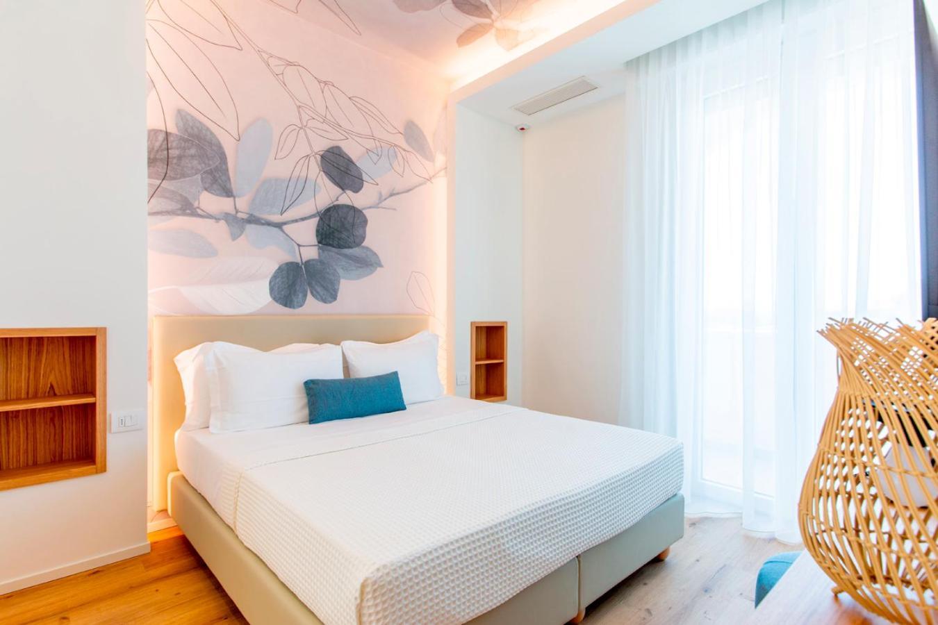 Hotel Alexandra - Beach Front - Healthy Xxl Breakfast & Brunch Until 12 30 - Parking Included Misano Adriatico Eksteriør billede