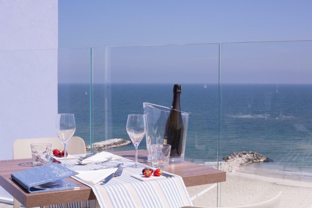 Hotel Alexandra - Beach Front - Healthy Xxl Breakfast & Brunch Until 12 30 - Parking Included Misano Adriatico Eksteriør billede